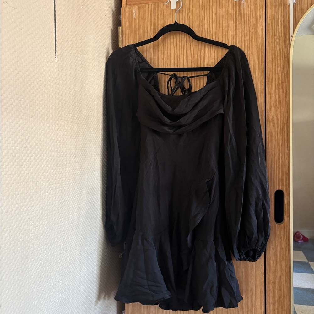 Elegant Black Long Sleeve Dress